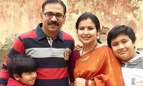 मथुरा के शहीद एसपी मुकुल द्विवेदी की पत्नी जवाहरबाग हत्याकांड में त्वरित जांच के लिए सुप्रीम कोर्ट गईं मथुरा के शहीद एसपी मुकुल द्विवेदी की पत्नी जवाहरबाग हत्याकांड में त्वरित जांच के लिए सुप्रीम कोर्ट गईं