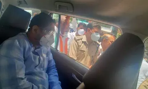 महाराष्ट्र के मंत्री नितिन राउत को उत्तर प्रदेश पुलिस ने हिरासत में ले लिया महाराष्ट्र के मंत्री नितिन राउत को उत्तर प्रदेश पुलिस ने हिरासत में ले लिया