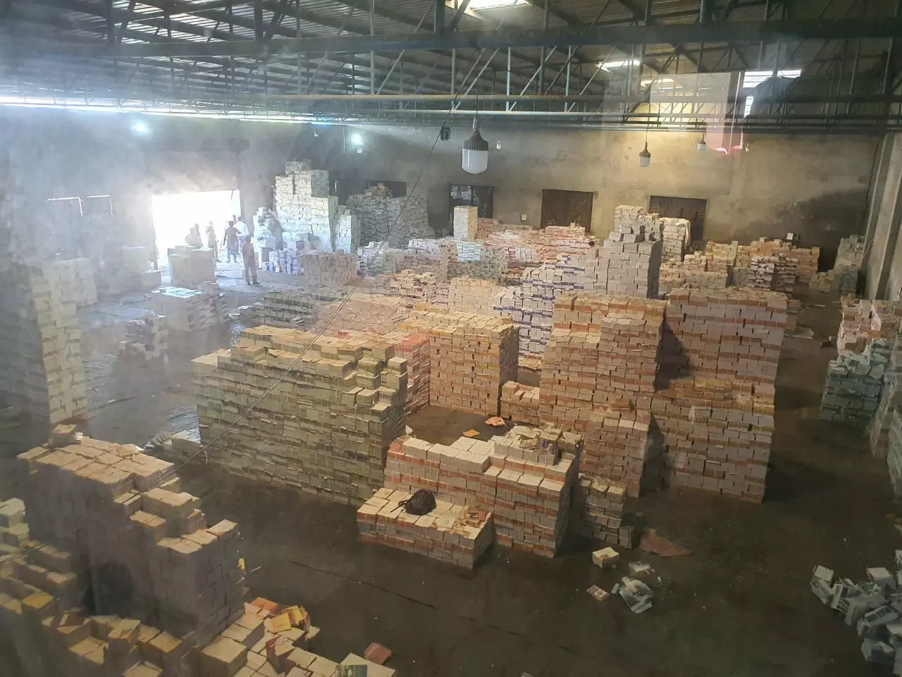 मेरठ में STF की बड़ी कार्रवाई, बरामद हुई 35 करोड़ की नकली NCERT की किताबें