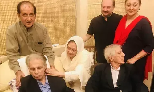 दिलीप कुमार के भाई असलम खान का निधन, कोरोना वायरस से थे संक्रमित दिलीप कुमार के भाई असलम खान का निधन, कोरोना वायरस से थे संक्रमित