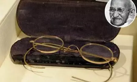 महात्मा गांधी के चश्मे ने बनाया रिकॉर्ड, इंग्लैंड में 2.55 करोड़ रुपये में हुआ नीलाम महात्मा गांधी के चश्मे ने बनाया रिकॉर्ड, इंग्लैंड में 2.55 करोड़ रुपये में हुआ नीलाम