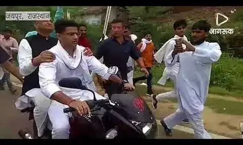 कांग्रेस : दोनो गुट मारकाट पर आमादा, बागियों द्वारा शक्ति प्रदर्शन के नाम पर उत्पात कांग्रेस : दोनो गुट मारकाट पर आमादा, बागियों द्वारा शक्ति प्रदर्शन के नाम पर उत्पात