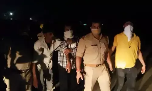 नॉलेज पार्क पुलिस ने लंबे समय से फरार चल रहे 25 हजार के इनामी बदमाश को मुठभेड़ के दौरान किया गिरफ्तार