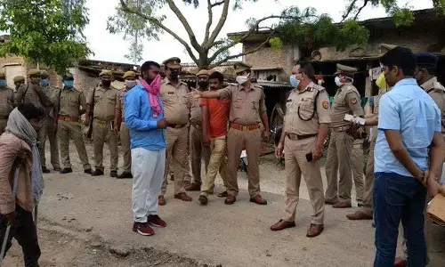 उत्तर प्रदेश के जौनपुर में खूनी संघर्ष, दो सगे भाइयों समेत तीन की हत्या,15 घायल उत्तर प्रदेश के जौनपुर में खूनी संघर्ष, दो सगे भाइयों समेत तीन की हत्या,15 घायल