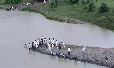 मध्यप्रदेश:एक ही परिवार की 5 बालिकाएं नदी में डूबीं, एक की मौत, एक को बचाया मध्यप्रदेश:एक ही परिवार की 5 बालिकाएं नदी में डूबीं, एक की मौत, एक को बचाया