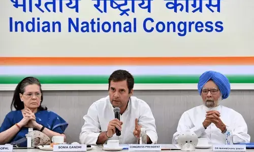 कांग्रेस में दो फाड़, कार्यसमिति की बैठक में एक तरफ गांधी तो दूसरी तरफ बागी