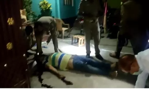 बलिया में पत्रकार की हत्या, चार गिरफ्तार, पिता के बयान से पुलिस हैरान बलिया में पत्रकार की हत्या, चार गिरफ्तार, पिता के बयान से पुलिस हैरान