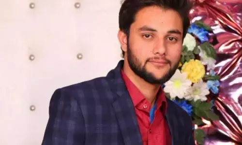 गाजियाबाद में घर से बुलाकर युवक को गोलियों से भूना, गुस्साए परिजनों ने हाईवे किया जाम गाजियाबाद में घर से बुलाकर युवक को गोलियों से भूना, गुस्साए परिजनों ने हाईवे किया जाम