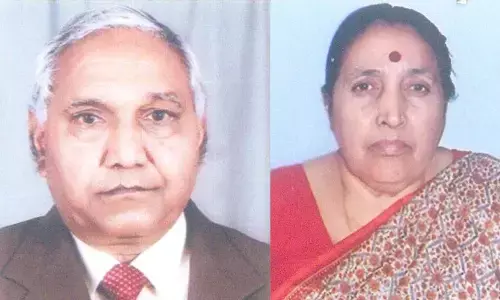 आगरा के कमिश्नर आईएएस अनिल कुमार ने ड्यूटी निभाते निभाते आपने माँ बाप को खो दिया आगरा के कमिश्नर आईएएस अनिल कुमार ने ड्यूटी निभाते निभाते आपने माँ बाप को खो दिया