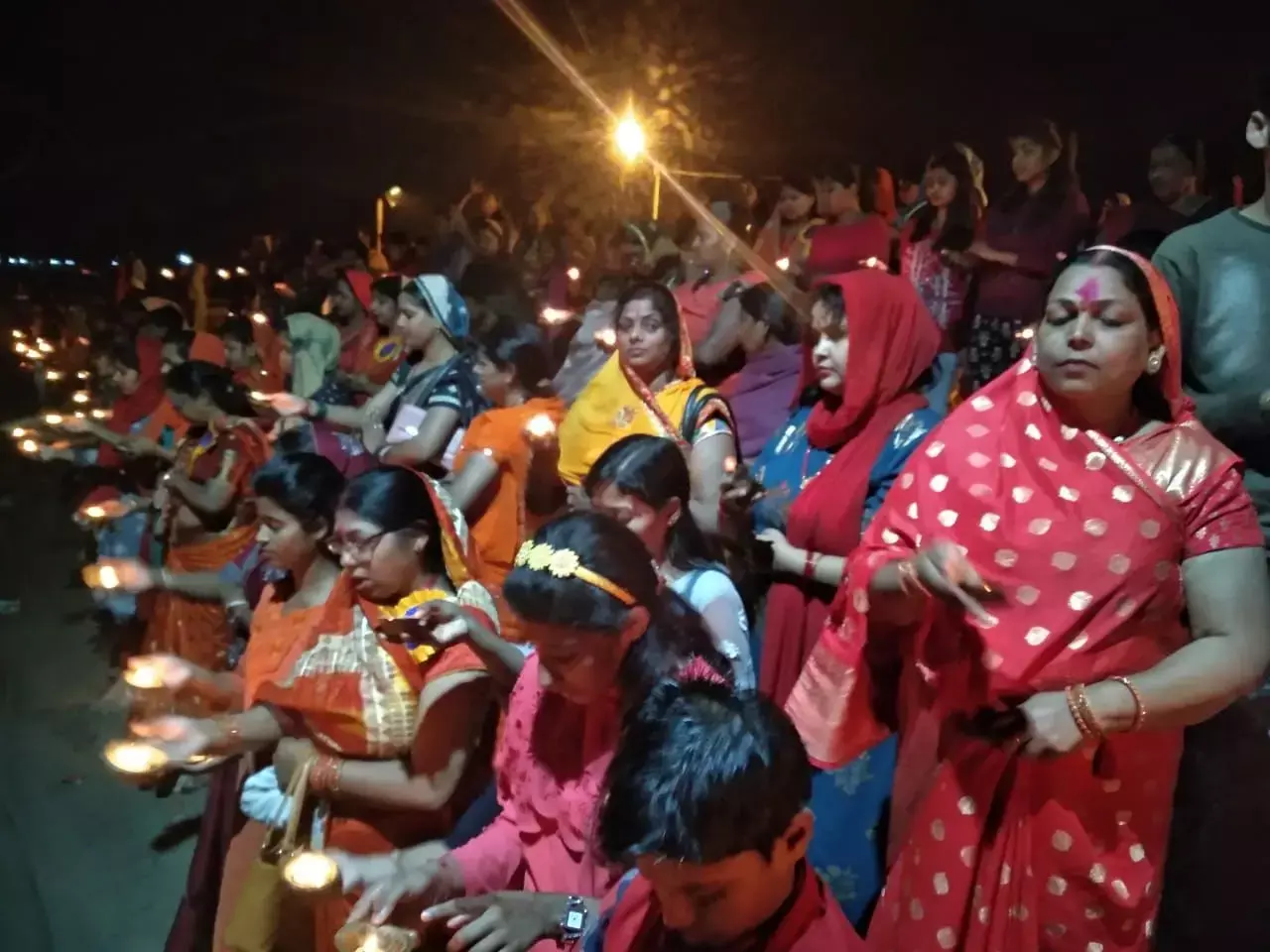 कोरोना संक्रमण का असर मां गोमती की आरती पर भी कोरोना संक्रमण का असर मां गोमती की आरती पर भी