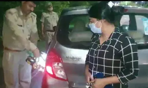 मुसीबत में बैठी महिला के लिए फरिश्ता बनकर आये पुलिस आयुक्त आलोक सिंह मुसीबत में बैठी महिला के लिए फरिश्ता बनकर आये पुलिस आयुक्त आलोक सिंह