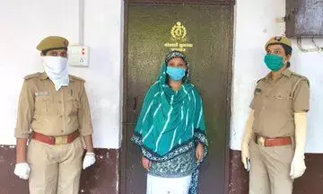 प्रयागराजः हिंदू देवी-देवताओं पर आपत्तिजनक टिप्पणी करने वाली महिला हीर खान गिरफ्तार प्रयागराजः हिंदू देवी-देवताओं पर आपत्तिजनक टिप्पणी करने वाली महिला हीर खान गिरफ्तार