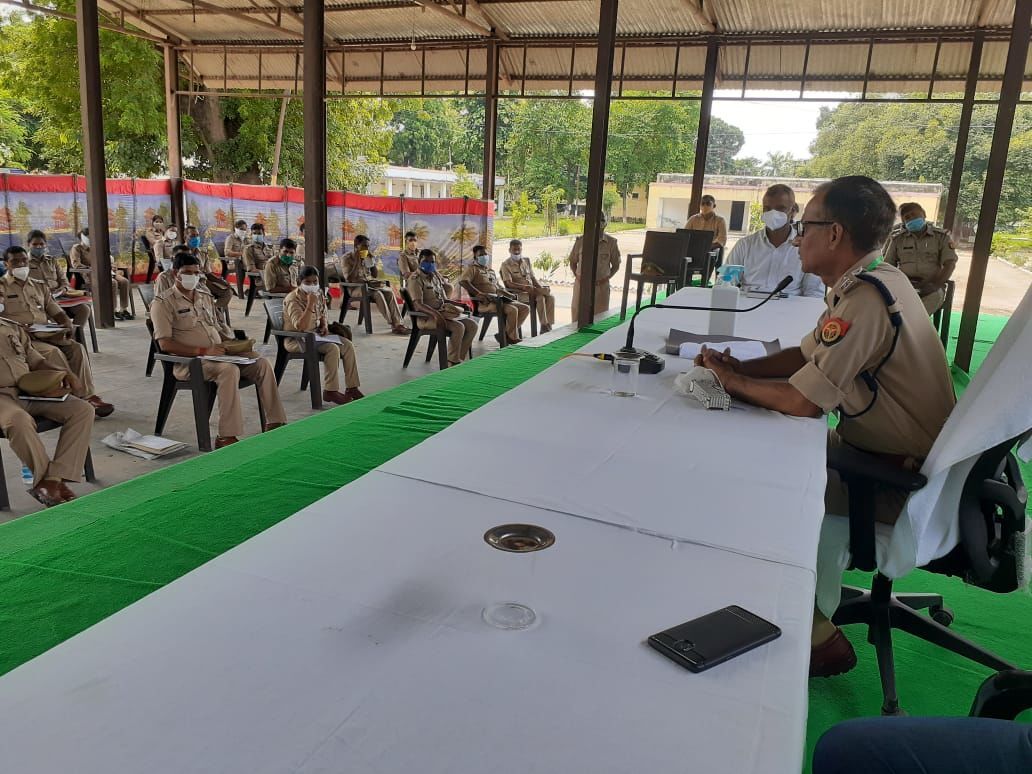 एसपी डॉ विपिन कुमार मिश्र की अध्यक्षता में विशेष किशोर पुलिस इकाई एवं मानव तस्करी विरोधी यूनिट की हुई समीक्षा एसपी डॉ विपिन कुमार मिश्र की अध्यक्षता में विशेष किशोर पुलिस इकाई एवं मानव तस्करी विरोधी यूनिट की हुई समीक्षा