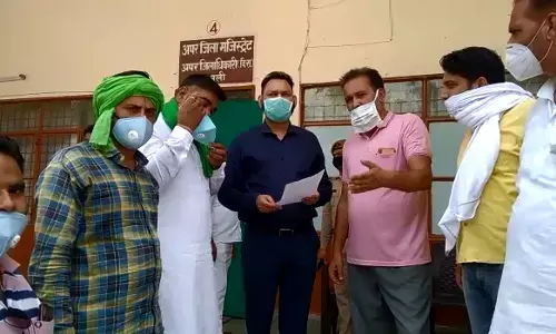 शामली: भारतीय किसान यूनियन ने बाजारों में लगे अश्लील पोस्टर पर जताया रोष, एडीएम शामली को सौंपा ज्ञापन शामली: भारतीय किसान यूनियन ने बाजारों में लगे अश्लील पोस्टर पर जताया रोष, एडीएम शामली को सौंपा ज्ञापन