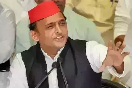 यूपी में बीजेपी को बड़ा झटका, सपा का हुआ गेम बसपा के पांच विधायक सपा कार्यालय पहुंचे