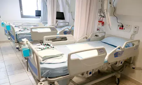 नोएडा के निजी अस्पताल पर इलाज में लापरवाही बरतने का आरोप नोएडा के निजी अस्पताल पर इलाज में लापरवाही बरतने का आरोप