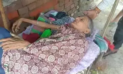 5 बेटे, 1 बेटी फिर भी 90 वर्षीय मां लावारिस, पड़ौसी बने सहारा सुनिए दर्दनाक कहानी 5 बेटे, 1 बेटी फिर भी 90 वर्षीय मां लावारिस, पड़ौसी बने सहारा सुनिए दर्दनाक कहानी