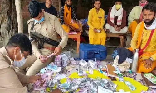 लक्ष्मी प्राप्ति के लिए 61 ब्राह्मणों से कराया हवन, फिर दक्षिणा में नकली नोट थमाकर महिला फरार