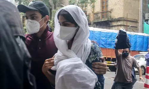 Sushant Singh Rajput Case: लिव-इन पार्टनर Rhea Chakrobarty से CBI ने पूछे ये 10 सवाल- सूत्र Sushant Singh Rajput Case: लिव-इन पार्टनर Rhea Chakrobarty से CBI ने पूछे ये 10 सवाल- सूत्र