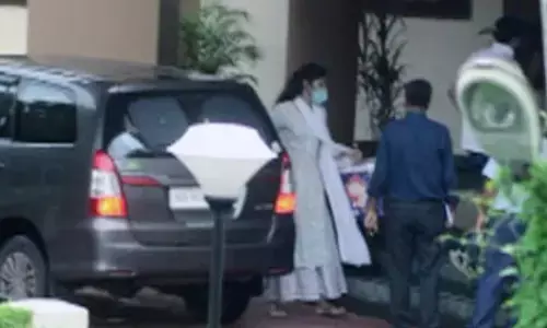 रिया चक्रवर्ती DRDO गेस्ट हाउस से निकलीं, 8 घंटे से पूछताछ कर रही थी CBI, सीबीआई ने पूछे ये सवाल रिया चक्रवर्ती DRDO गेस्ट हाउस से निकलीं, 8 घंटे से पूछताछ कर रही थी CBI, सीबीआई ने पूछे ये सवाल