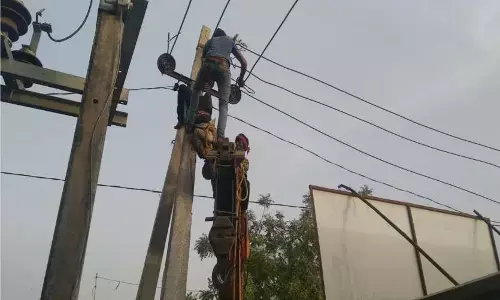 भरवारी 11हज़ार की लटकती तारो की चपेट में आई किशोरी