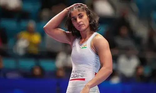 महिला पहलवान विनेश फोगाट कोरोना पॉजिटिव, कल मिलना है खेल रत्न पुरस्कार