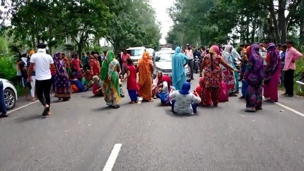 कुएं में मिली महिला की लाश कुएं में मिली महिला की लाश