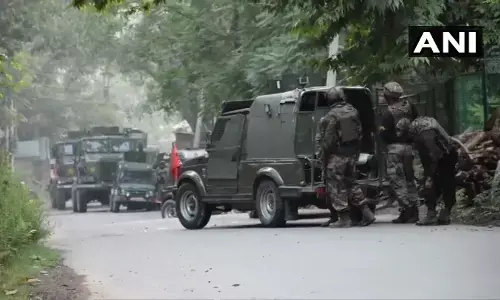 Encounter in J&K: श्रीनगर में सुरक्षाबलों और आतंकियों के बीच मुठभेड़ में 2 आतंकी ढेर, अभी भी ऑपरेशन जारी Encounter in J&K: श्रीनगर में सुरक्षाबलों और आतंकियों के बीच मुठभेड़ में 2 आतंकी ढेर, अभी भी ऑपरेशन जारी