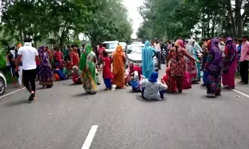 कुएं में मिली महिला की लाश कुएं में मिली महिला की लाश