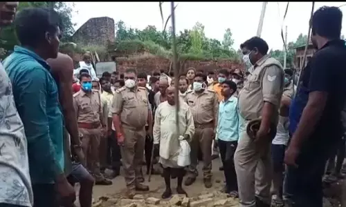 यूपी के फतेहपुर से बड़ी खबर, कच्चे मकान की छत गिरने से मचा हडकम्प, 9 दबे, तीन की मौत कई घायल यूपी के फतेहपुर से बड़ी खबर, कच्चे मकान की छत गिरने से मचा हडकम्प, 9 दबे, तीन की मौत कई घायल