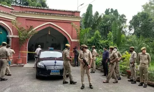 लखनऊ में बेटी ने मां-भाई की गोली मारकर की हत्या, मचा हड़कंप