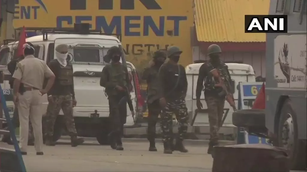 J&K: सुरक्षा बलों के एनकाउंटर में 3 आतंकवादी ढेर, पुलिस का एक जवान भी शहीद, ऑपरेशन जारी