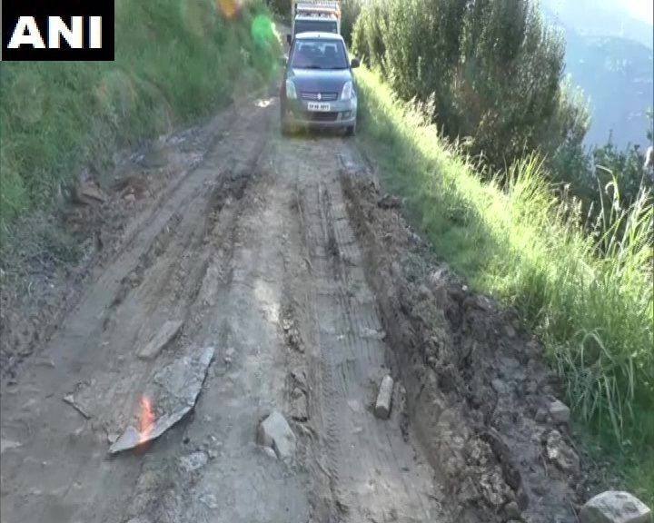 हिमाचल प्रदेश: सेब की बागवानी करने वाले किसानों का बुरा हाल हिमाचल प्रदेश: सेब की बागवानी करने वाले किसानों का बुरा हाल