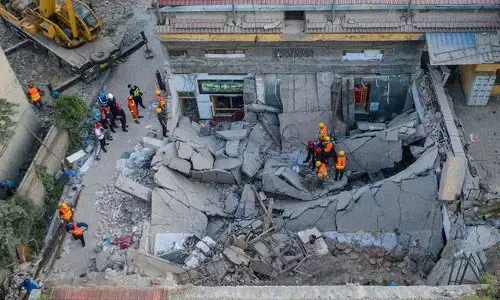 चीन में बड़ा हादसा : पार्टी के दौरान रेस्टोरेंट ढहा, 29 लोगों की मौत, 35 घायल अभी कुछ और लोगों के दबे होने की आशंका चीन में बड़ा हादसा : पार्टी के दौरान रेस्टोरेंट ढहा, 29 लोगों की मौत, 35 घायल अभी कुछ और लोगों के दबे होने की आशंका