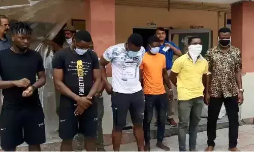 नोएडा: बिना परमिशन के रेव पार्टी पर पुलिस का छापा, 11 अफ्रीकी मूल नागरिकों को पुलिस ने किया गिरफ्तार नोएडा: बिना परमिशन के रेव पार्टी पर पुलिस का छापा, 11 अफ्रीकी मूल नागरिकों को पुलिस ने किया गिरफ्तार