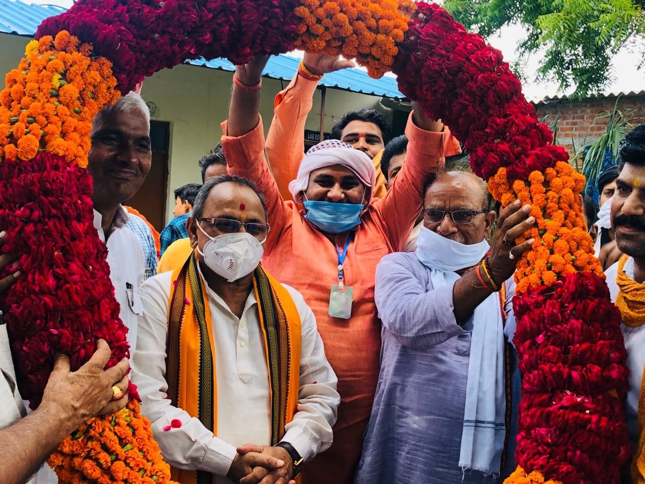 क्षेत्रीय अध्यक्ष नें महादेवा में पूजा-अर्चना कर 2022 में भाजपा विजय का मांगा आशीर्वाद। क्षेत्रीय अध्यक्ष नें महादेवा में पूजा-अर्चना कर 2022 में भाजपा विजय का मांगा आशीर्वाद।