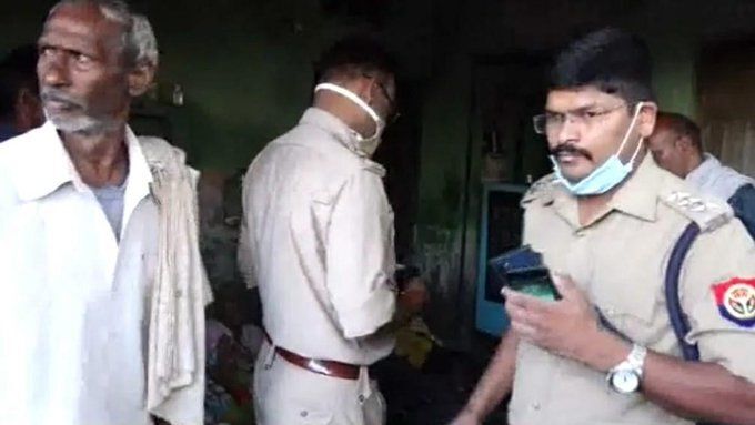 आगरा में तीन लाख रूपये के चलते तीन लोंगों को मारकर जला दिया आगरा में तीन लाख रूपये के चलते तीन लोंगों को मारकर जला दिया