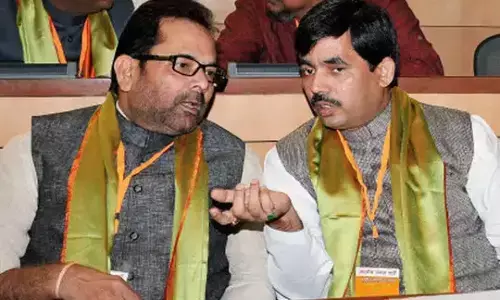 बीजेपी में मुस्लिम नेता नकवी और हुसैन की परेशानी बड़ी