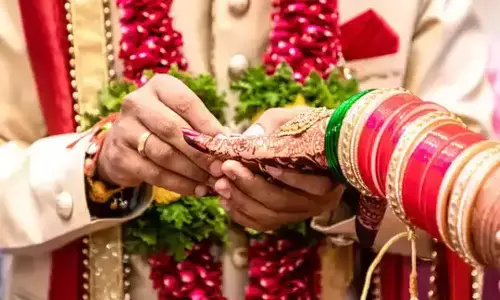 दहेज की डिमांड ना पूरी होने पर बरात लाने से इंकार कर रहा दूल्हा