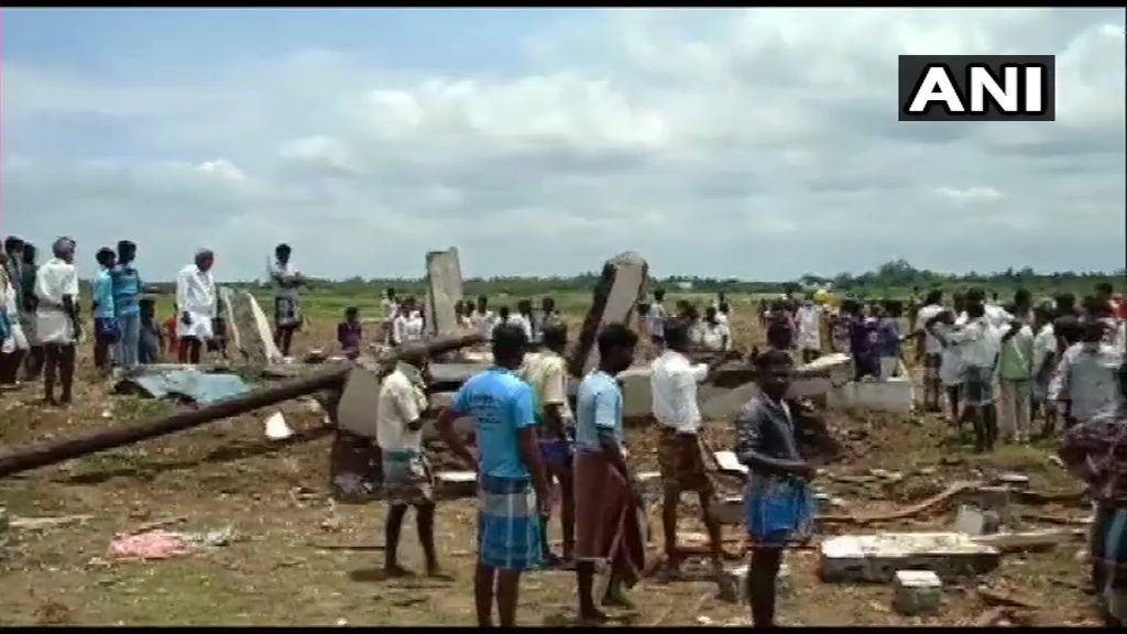 तमिलनाडु में पटाखे की एक फैक्ट्री में धमाका, 7 की मौत कई घायल तमिलनाडु में पटाखे की एक फैक्ट्री में धमाका, 7 की मौत कई घायल