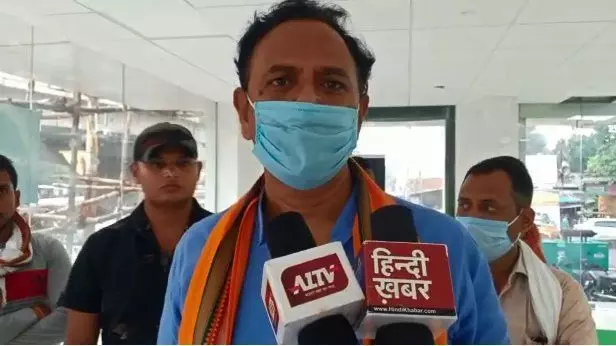 डीएम के बाद भ्रष्टाचार को लेकर मीडिया के सामने आये बीजेपी विधायक देवमणि द्विवेदी डीएम के बाद भ्रष्टाचार को लेकर मीडिया के सामने आये बीजेपी विधायक देवमणि द्विवेदी