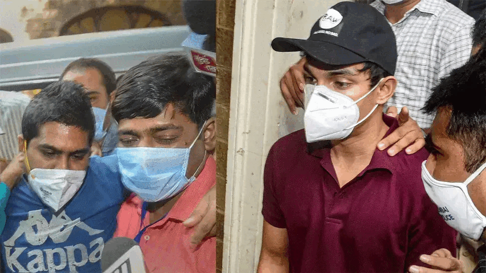 सुशांत केस में और खुलेंगे राज?: कोर्ट ने रिया के भाई शॉविक व सैमुअल को 9 सितंबर तक NCB कस्टडी में भेजा सुशांत केस में और खुलेंगे राज?: कोर्ट ने रिया के भाई शॉविक व सैमुअल को 9 सितंबर तक NCB कस्टडी में भेजा