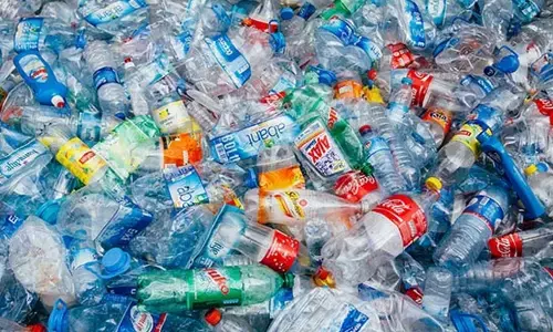 7 साल में 75 फ़ीसद से ज़्यादा गिरेगी प्लास्टिक की माँग, $400 बिलियन का तेल में निवेश खतरे में