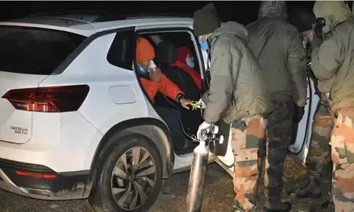 सीमा पर तनाव के बीच भारतीय सेना ने बचाई 3 चीनी नागरिकों की जान, ऐसे की मदद सीमा पर तनाव के बीच भारतीय सेना ने बचाई 3 चीनी नागरिकों की जान, ऐसे की मदद