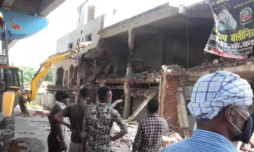 बाहुबली अतीक अहमद के करीबियों पर पी.डी.ए.ने कसा शिकंजा बाहुबली अतीक अहमद के करीबियों पर पी.डी.ए.ने कसा शिकंजा