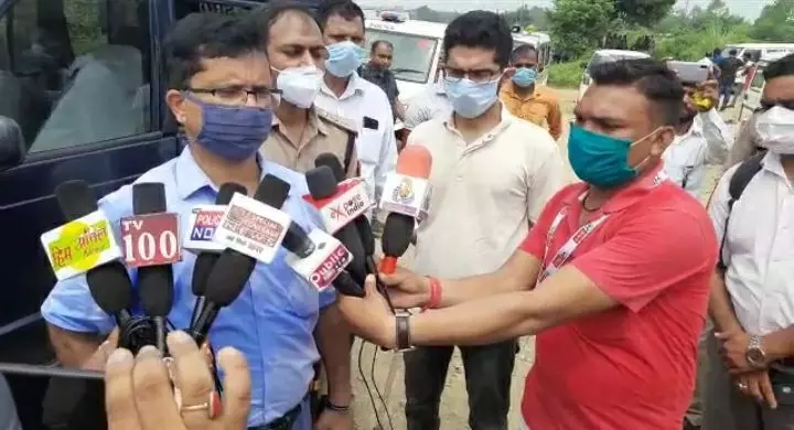 सहारनपुर में अधिग्रहण लेने गई सरकारी टीम पर किसान बिगड़े, थाना प्रभारी की सूझबूझ से टला मामला