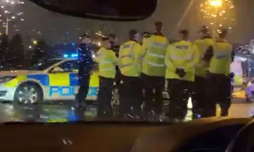 ब्रिटेन के बर्मिंघम में चाकूबाजी की कई  घटनाओं से हड़कंप! बड़ी संख्या में लोग घायल ब्रिटेन के बर्मिंघम में चाकूबाजी की कई  घटनाओं से हड़कंप! बड़ी संख्या में लोग घायल