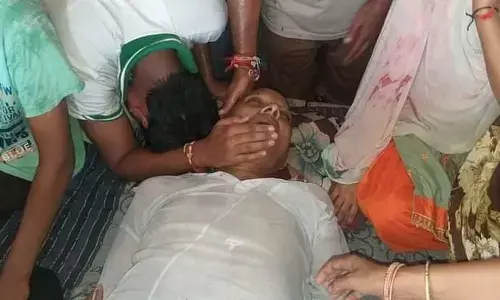अगर आप यूपी में रहते है तो हो जाएँ होशियार, अब पूर्व विधायक भी पीट पीट का मारे जाने लगे! अगर आप यूपी में रहते है तो हो जाएँ होशियार, अब पूर्व विधायक भी पीट पीट का मारे जाने लगे!