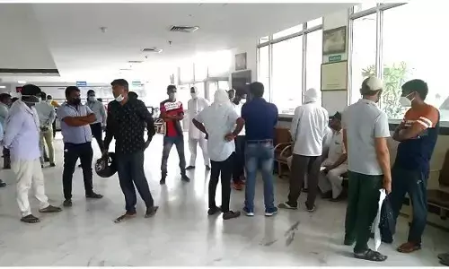 नोएडा में लापरवाही से चली गोली, दो की हालत गंभीर, दो खतरे से बाहर