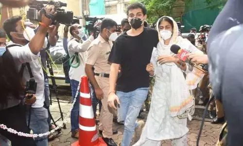 NCB की पूछताछ में रिया ने खोले बड़े राज, कबूला- सुशांत के लिए शोविक से मंगवाती थीं ड्रग! NCB की पूछताछ में रिया ने खोले बड़े राज, कबूला- सुशांत के लिए शोविक से मंगवाती थीं ड्रग!